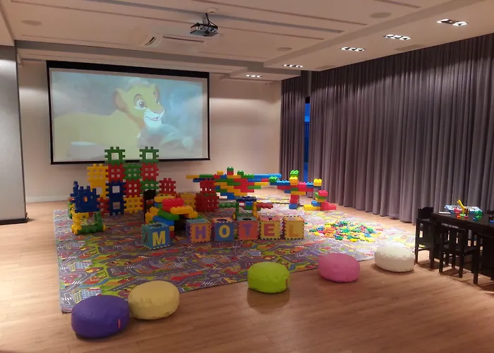 M Ξενοδοχείο Λοτζ